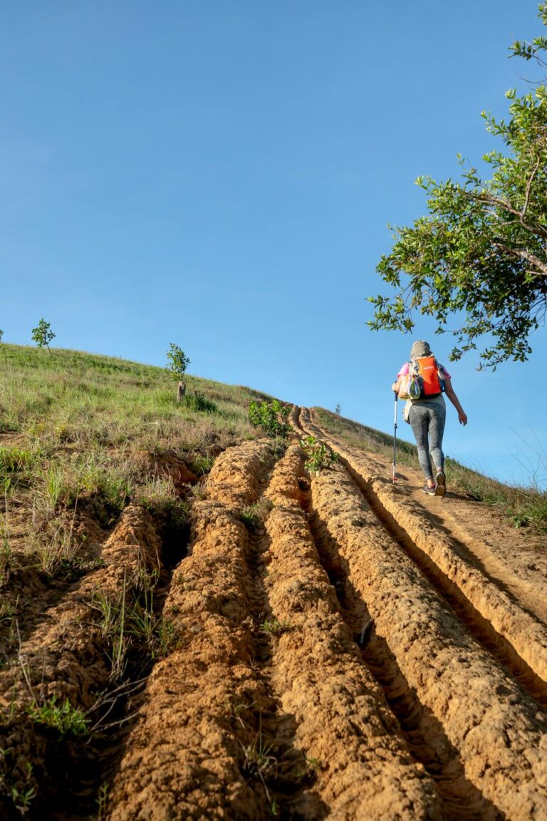 What to Wear Hiking: Outfits That Look Good in Photos (Not Just on Trail)
