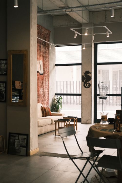 Why Your Cafe Photos Never Look Like the Ones You Save